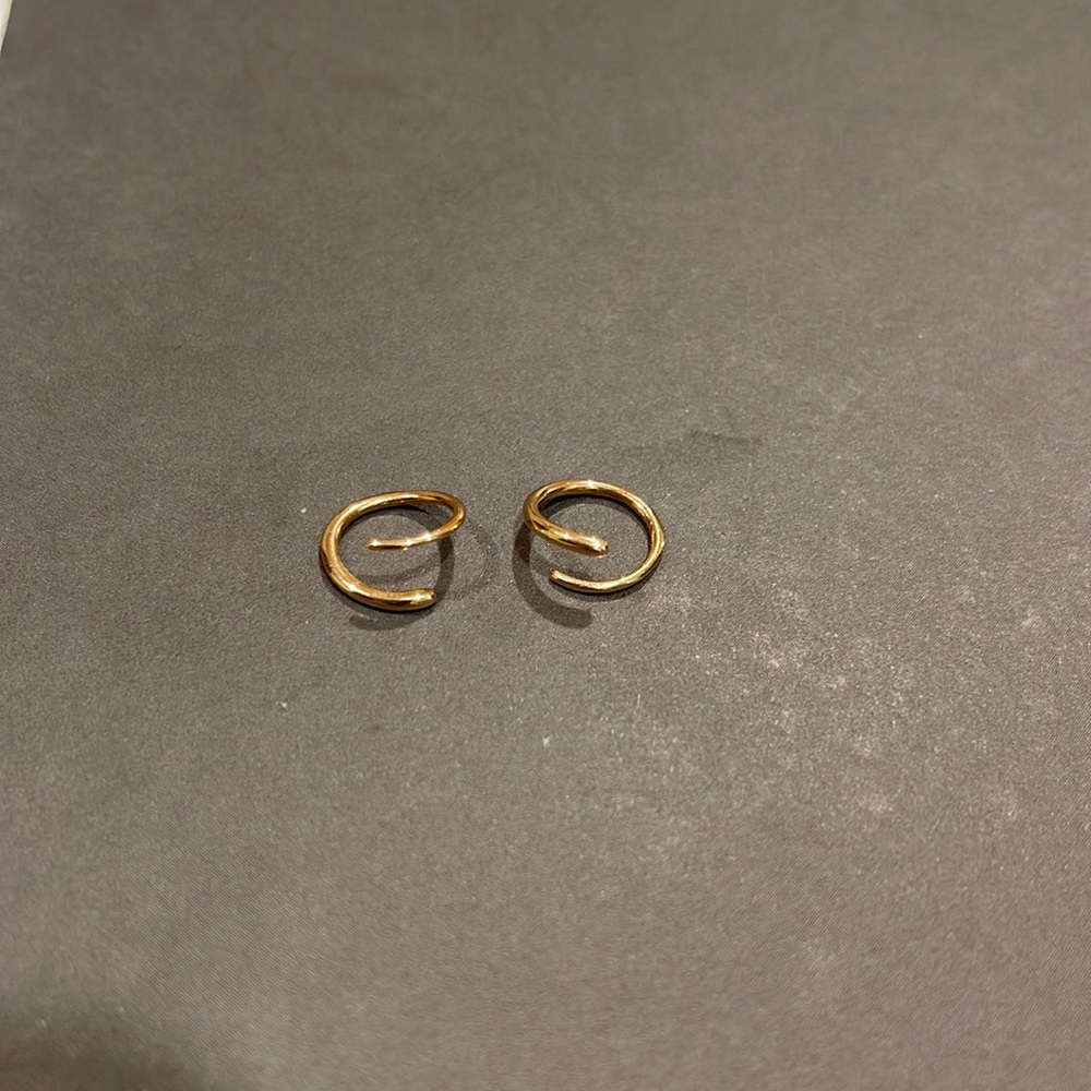 Mejuri Spiral Earring